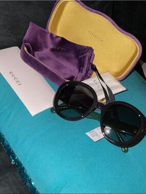 Gucci sun  glasses